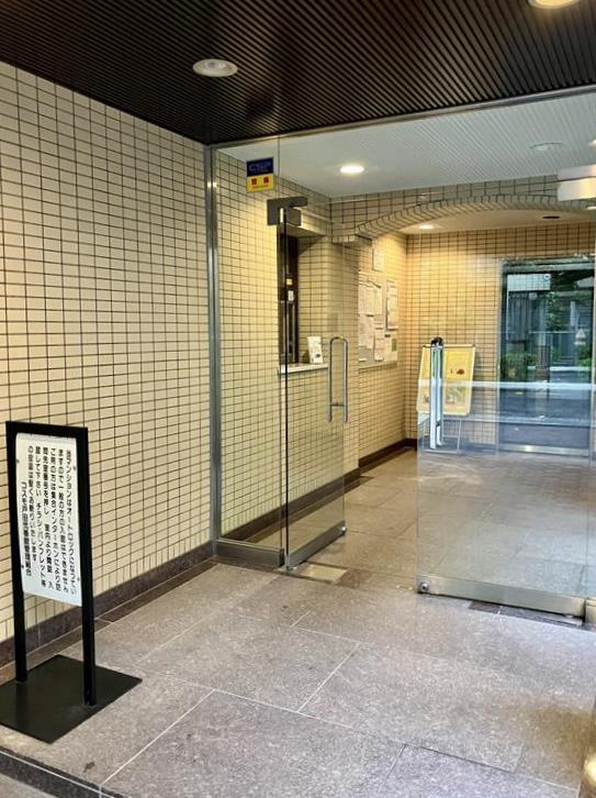 コスモパーク戸田弐番館のエントランス