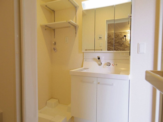 【独立洗面台】 | Always Friendly 学園南 | 洗髪洗面化粧台(三面鏡)