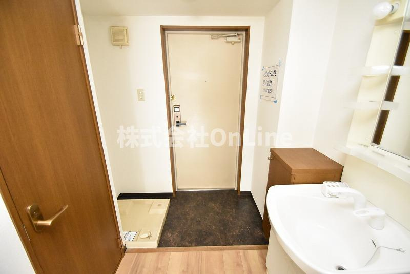 東大阪市高井田本通７丁目の賃貸マンションの玄関