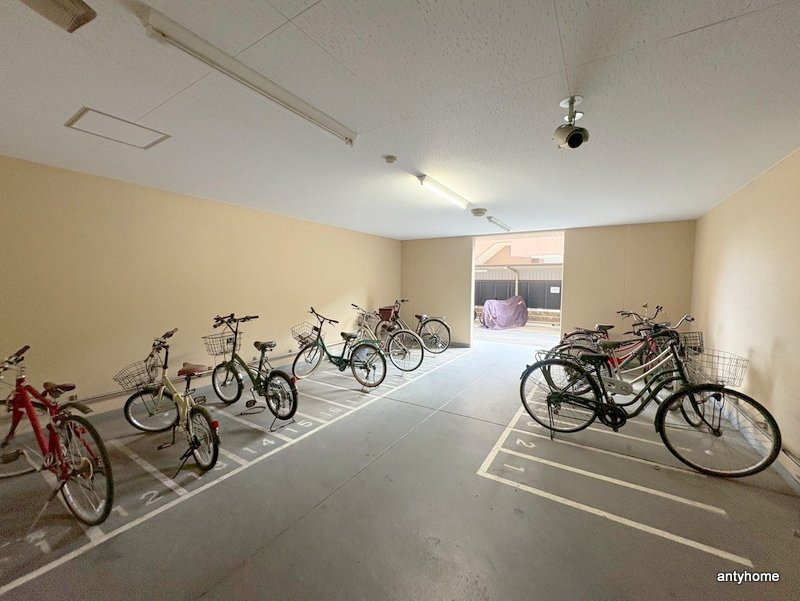 アルグラッド鷺洲の駐車場