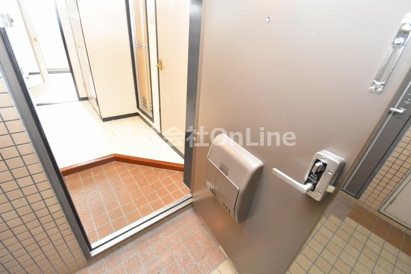 東大阪市川俣１丁目の賃貸マンションの玄関