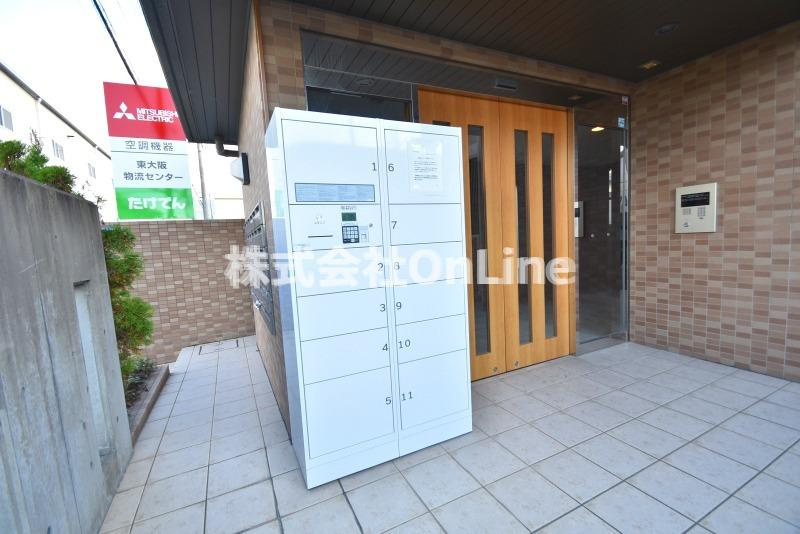 東大阪市吉田本町１丁目の賃貸マンションのエントランス