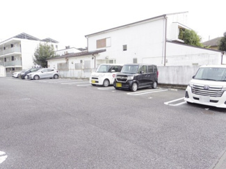 【駐車場】 | ブランシュール | 駐車場