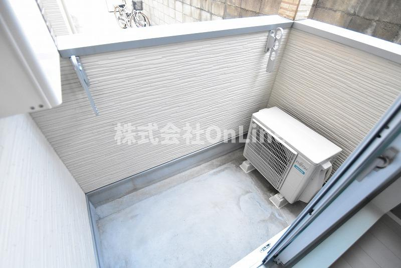 東大阪市花園東町１丁目のアパートのバルコニー