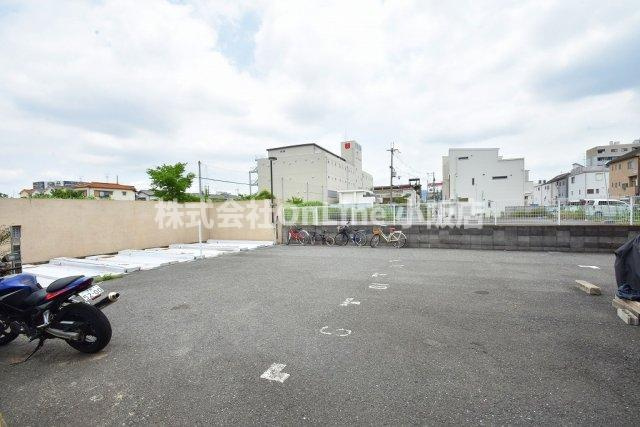【駐車場】