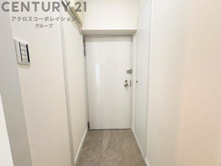 大きな玄関収納付きの玄関です　家族皆様の履物をしっかり収納できます
