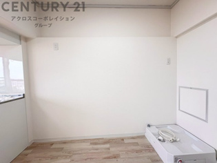 衣服の収納や脱ぎ着や整理整頓がしやすく、湿った衣類を乾燥させるスペースがありカビや臭いの発生を防ぎます。床の汚れを他の部屋に持ち込まず清潔を保つことができます。また快適な入浴環境の整備にも役立ちます。