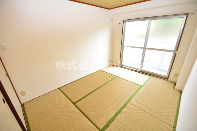 東大阪市菱江１丁目の賃貸マンションの和室