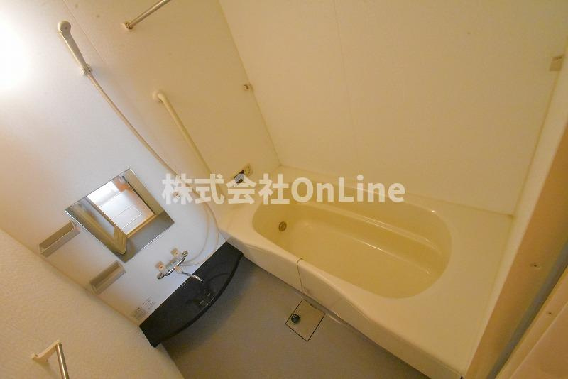 東大阪市本庄西３丁目のアパートの浴室