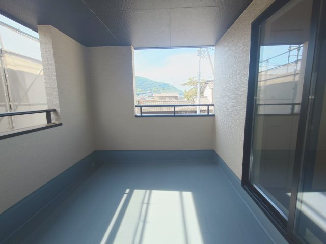 リーブルガーデン高松市仏生山町第七◇2026年度補助金対象の長期優良住宅です！のバルコニー|バルコニー
子どもの遊び場やペットスペースとしても活用しやすく、雨の日でも洗濯物が干せるインナーバルコニー付きです！多目的なプライベート空間としても利用できます。