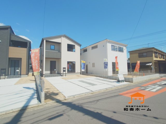 リーブルガーデン高松市仏生山町第七◇2026年度補助金対象の長期優良住宅です！の前面道路含む現地写真|前面道路が広いので、ファミリーカーのような大きな車でも車庫入れも余裕を持ってできるのが魅力的なお家です。