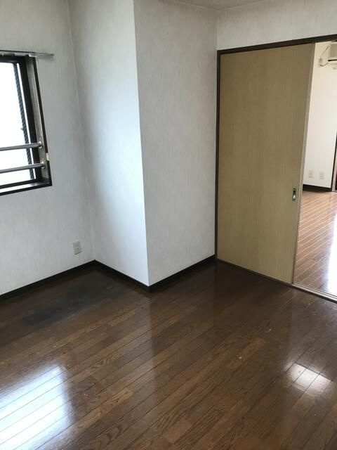 アーバン高野台の居間・リビング