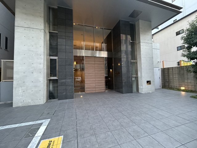 BLAU本町東のエントランス