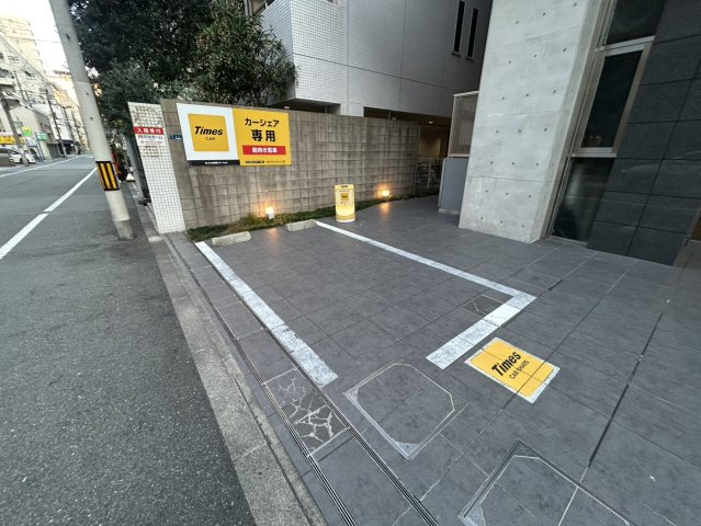 BLAU本町東の駐車場