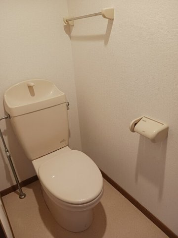 【トイレ】 | プロメナーデ名草 | 落ち着いた色調のトイレです