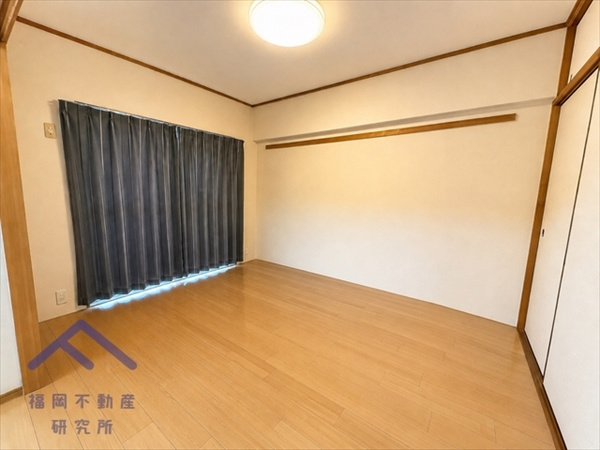 アンピール箱崎東の洋室