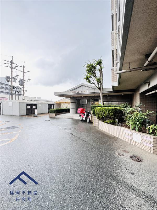 アンピール箱崎東のエントランス
