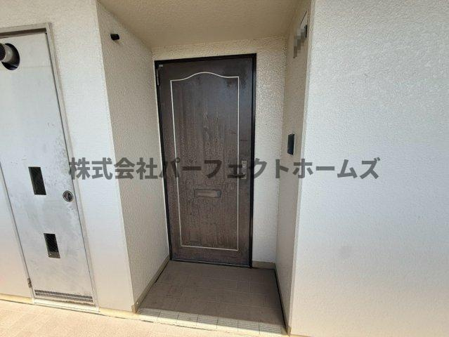 長楽ビルの玄関|明るい玄関です