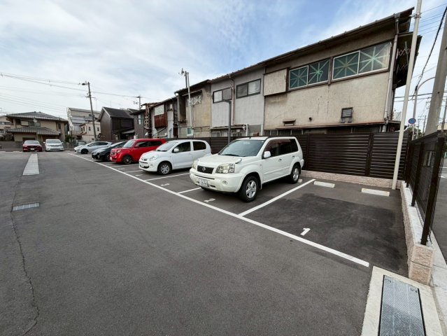 プレジオ御幣島ASIANの駐車場