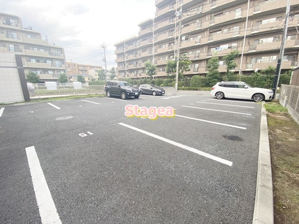 Iris与野本町の駐車場