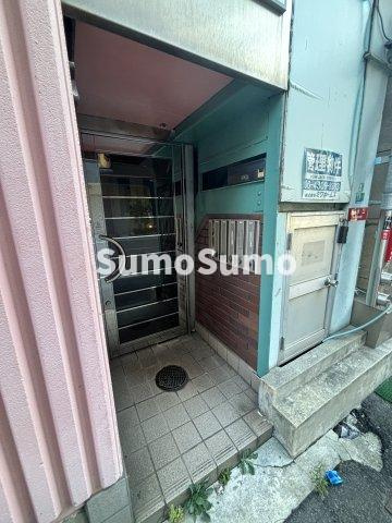 ステイタス難波のエントランス