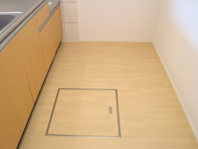 アヴェニール陽向のキッチン|床下収納