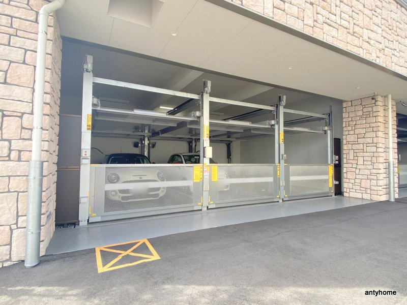 プレジオ荒本新町　仲介手数料無料の駐車場