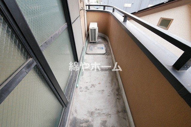 エムロード玉造のバルコニー|外からの目が気にならないバルコニーで洗濯物が干せます