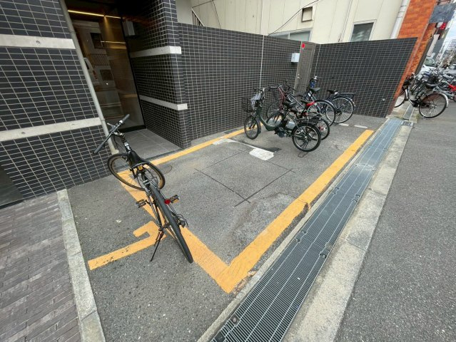 南堀江アパートメントシエロの駐車場