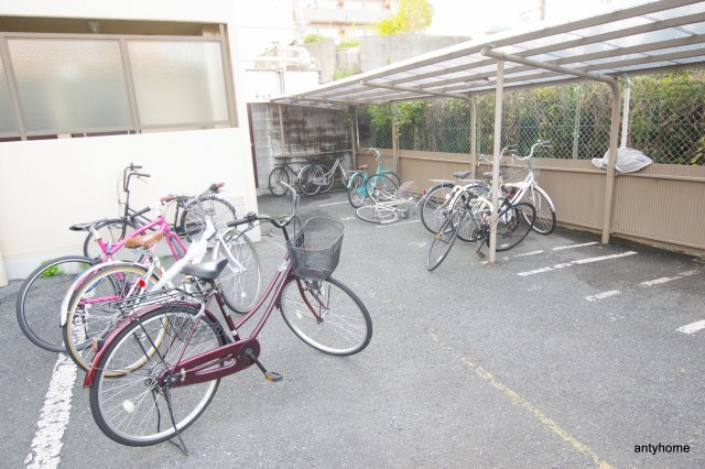 リアライズ西淡路　仲介手数料無料の駐車場