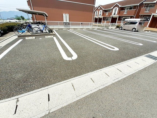 ブリアンアルカンシエルＢの駐車場