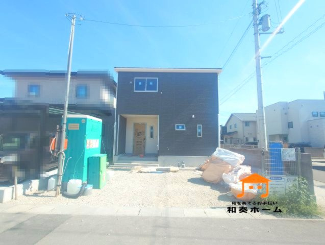 クレイドルガーデン丸亀市津森町第３◇耐震等級３取得の地震に強いオール電化住宅です！の前面道路含む現地写真|駐車場スペースは２台以上で、入居者以外の出入りが少ないので駐車が苦手な方にも安心です。