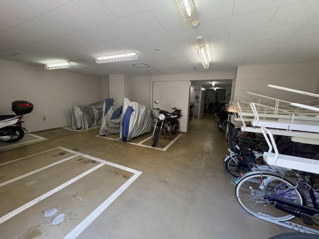 ワコーレ神戸灘タワーの駐輪場