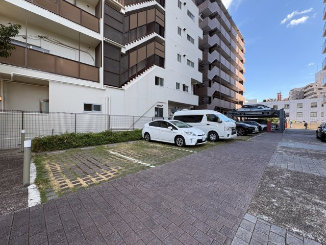 ワコーレ神戸灘タワーの駐車場
