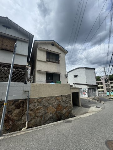 高東町１丁目貸家Ⅲの駐車場