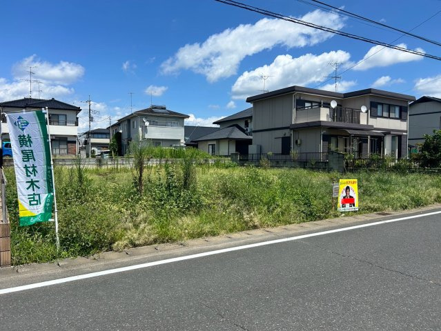 【前面道路含む現地写真】 | 【大泉町第２６期　現地外観】
※令和８年8月時点
