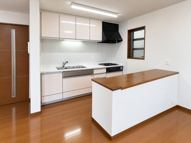 名古屋市中川区愛知町　4SLDK　3階建　リフォーム済みのキッチン|きれいなキッチンです