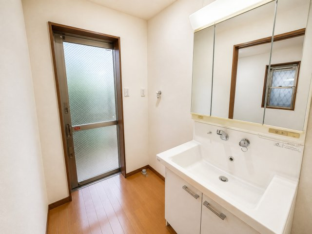 名古屋市中川区愛知町　4SLDK　3階建　リフォーム済みの独立洗面台|独立洗面化粧台が付いています