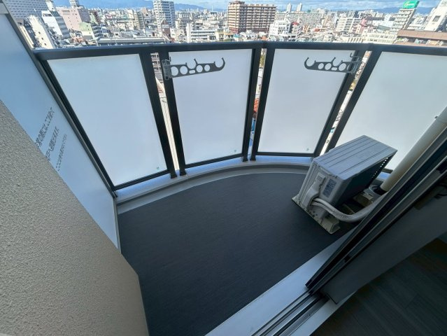 セレニテ九条リアンのバルコニー