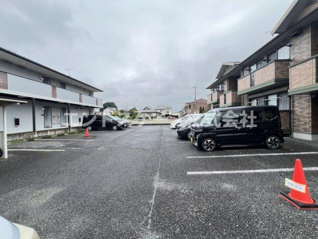 ファミール七日市Ｃの駐車場|高崎、前橋のお部屋探しはエンドスケープまで！お客様の理想お聞かせ下さい♪