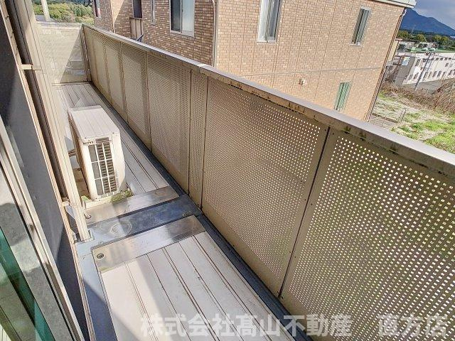 北九州市八幡西区馬場山西のアパートのバルコニー|別部屋の写真です