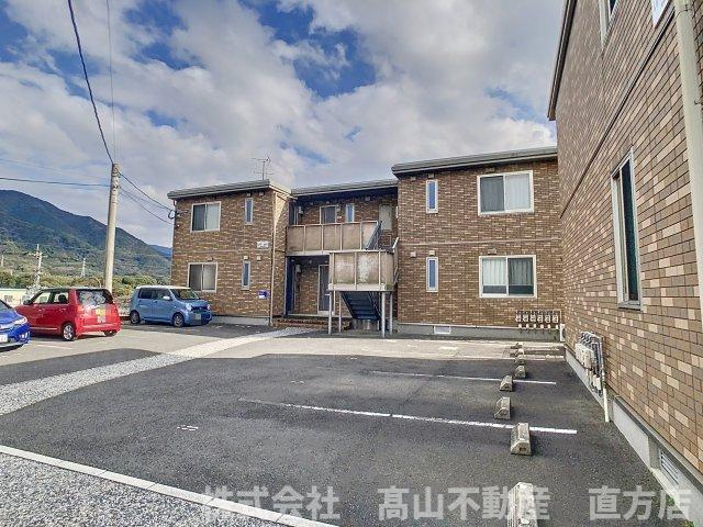北九州市八幡西区馬場山西のアパートの駐車場