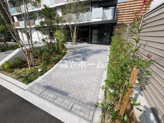 シティカレント新大阪のエントランス|落ち着いたエントランスです