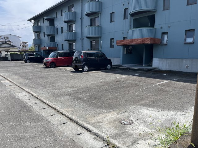 柿の生マンションの駐車場