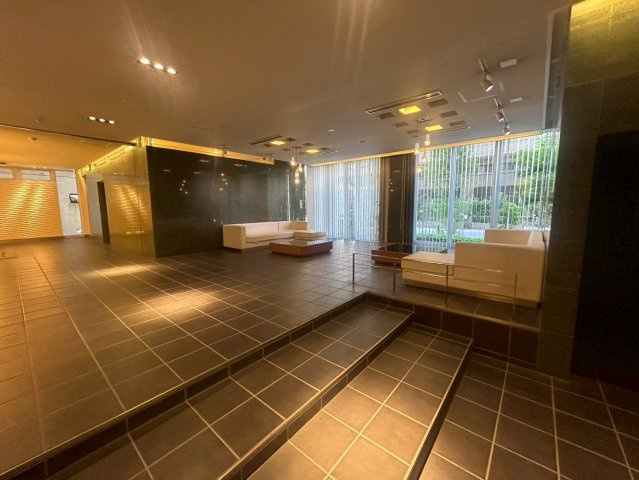 クロスレジデンス大阪新町のロビー