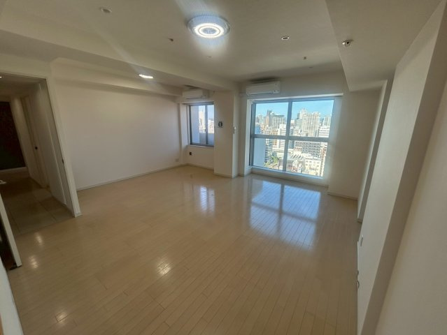 クロスレジデンス大阪新町の居間・リビング