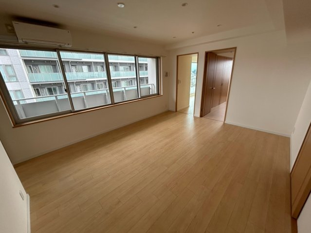 クロスレジデンス大阪新町の居間・リビング