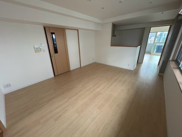 クロスレジデンス大阪新町の居間・リビング