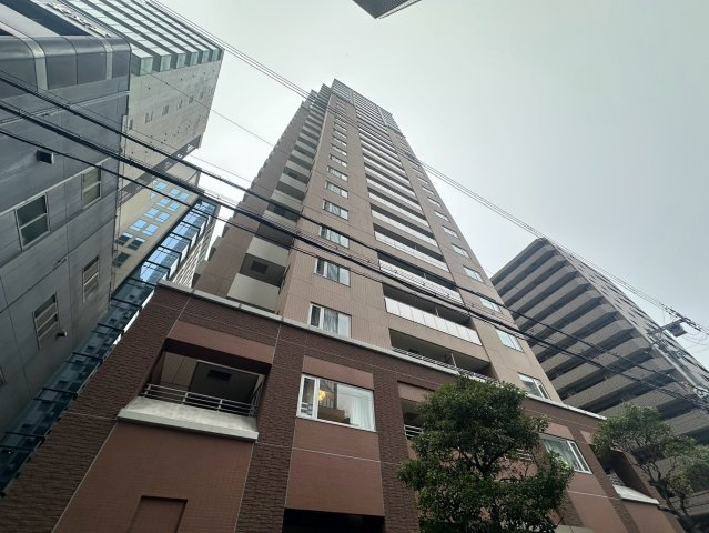 クロスレジデンス大阪新町の外観