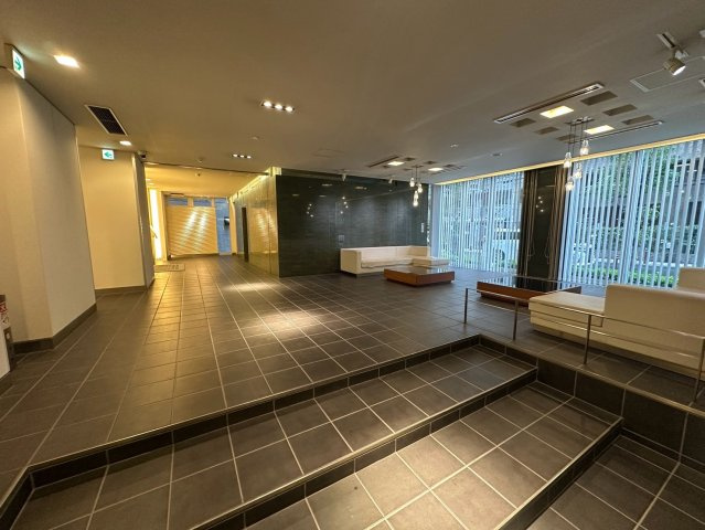 クロスレジデンス大阪新町のロビー